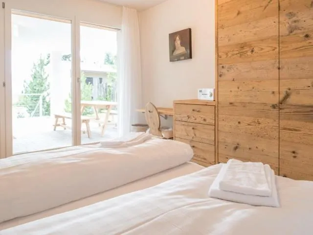 Edelweiss Mira Neiv * Flims